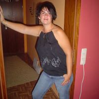 Emma Nieves's profile image