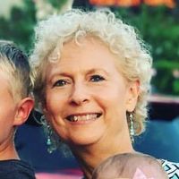Lynn Farris Molnar's profile image