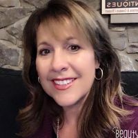 Laura Holmes's profile image