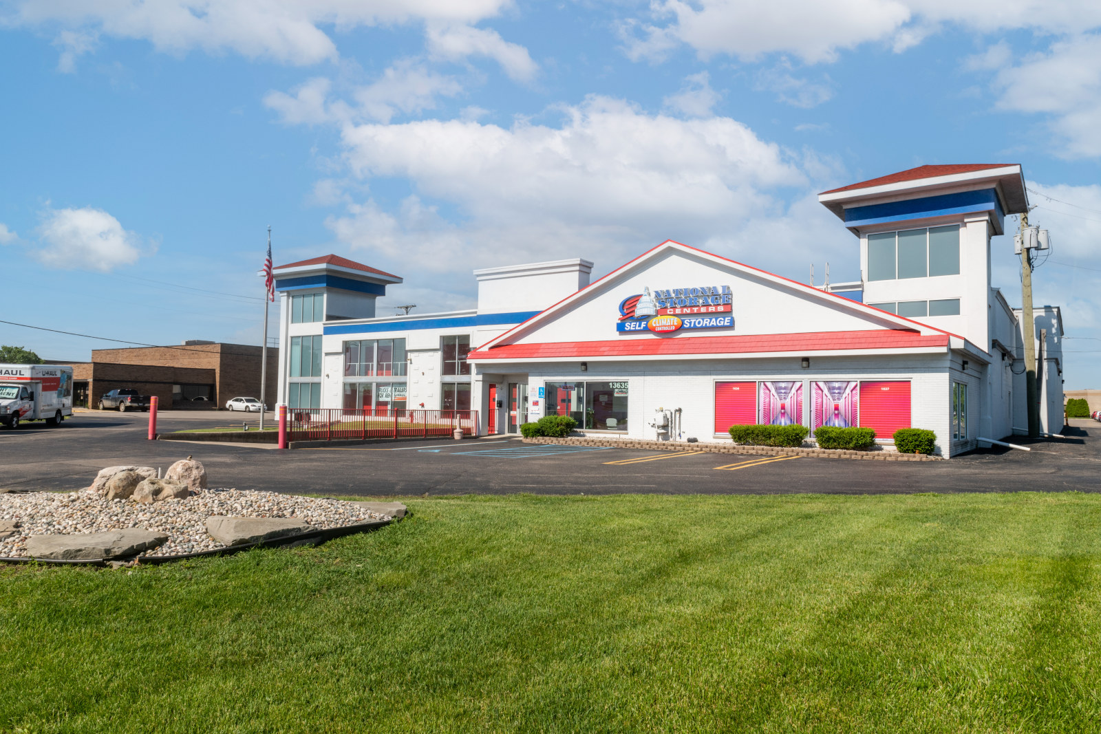 National Storage Reviews, Ratings Self Storage near 13635 Merriman Rd