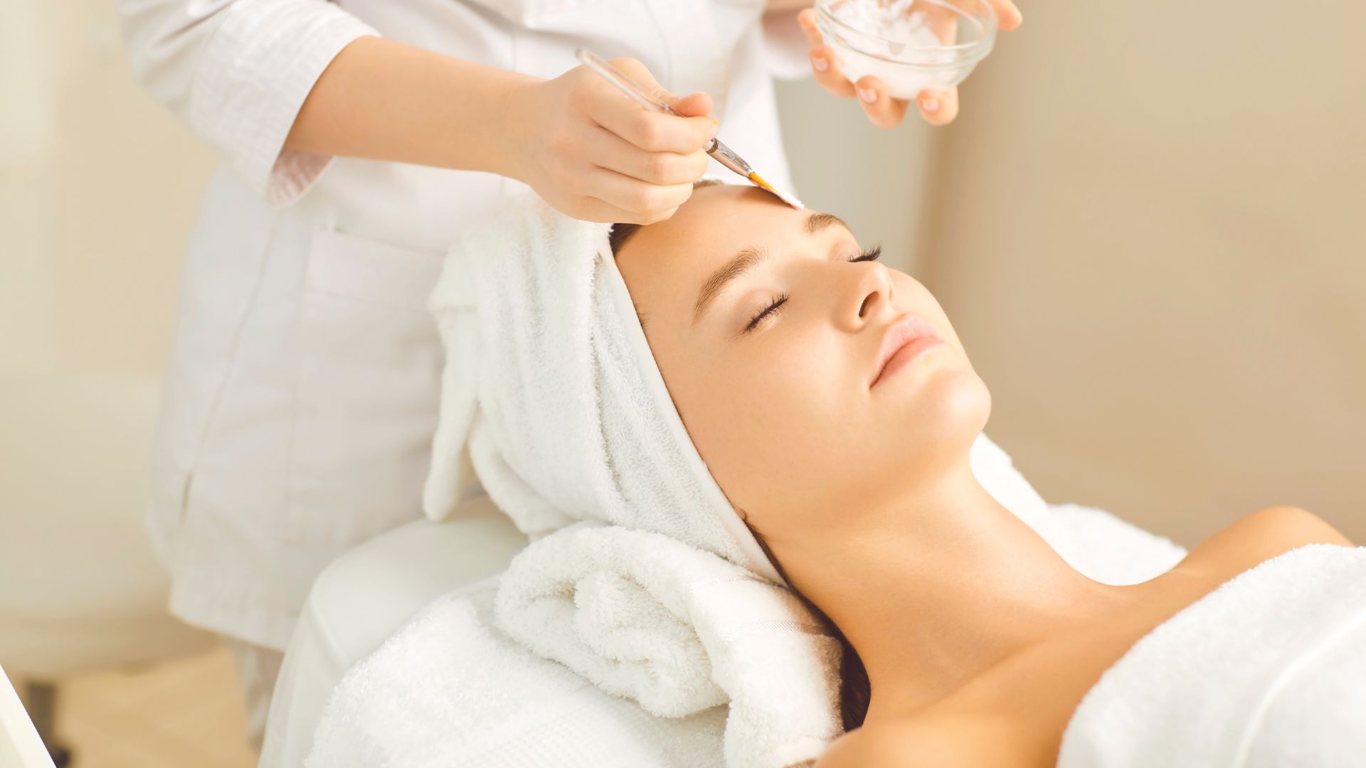 First Skin Clinic's cover image