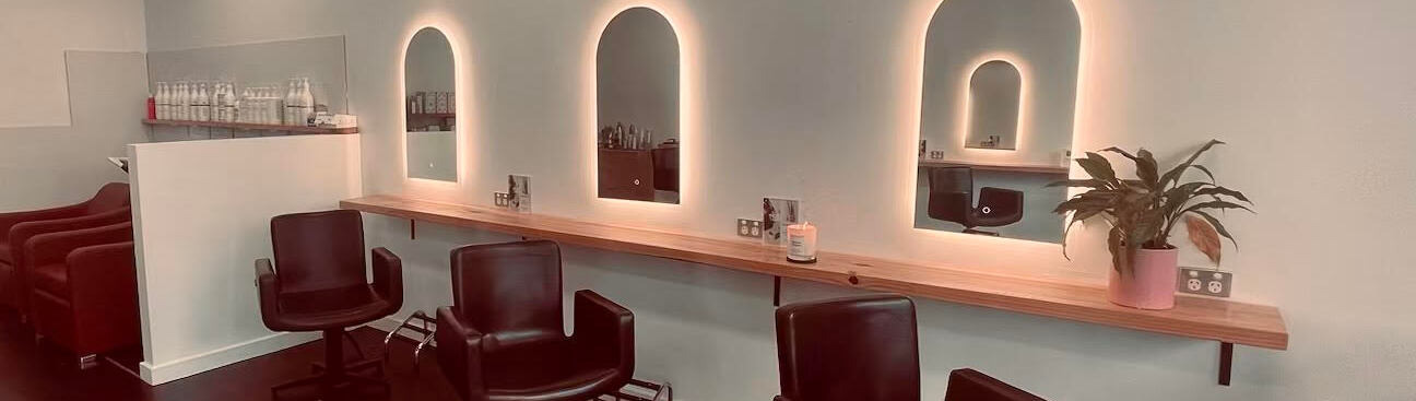 Zzari Boutique's cover image