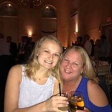 Angie's profile image