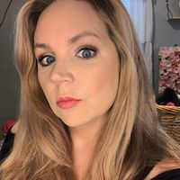 Erin Hicks's profile image