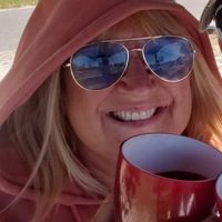 Julie Elizabeth's profile image