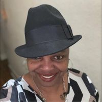 Sandy Elle Robins's profile image