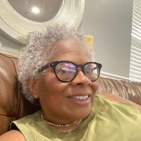 Lynne Richards Saunders's profile image