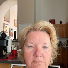 Robyn's profile image