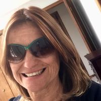 Lori Holland's profile image
