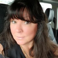 Liz DeSchryver Farley's profile image