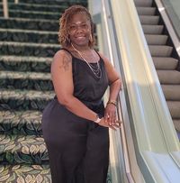 Leah Revies's profile image