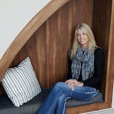 Suzanne's profile image