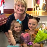 Kayla Mills's profile image