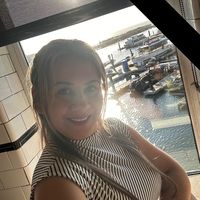 Jenny Flores's profile image