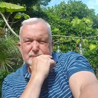 Sh Er Ly's profile image