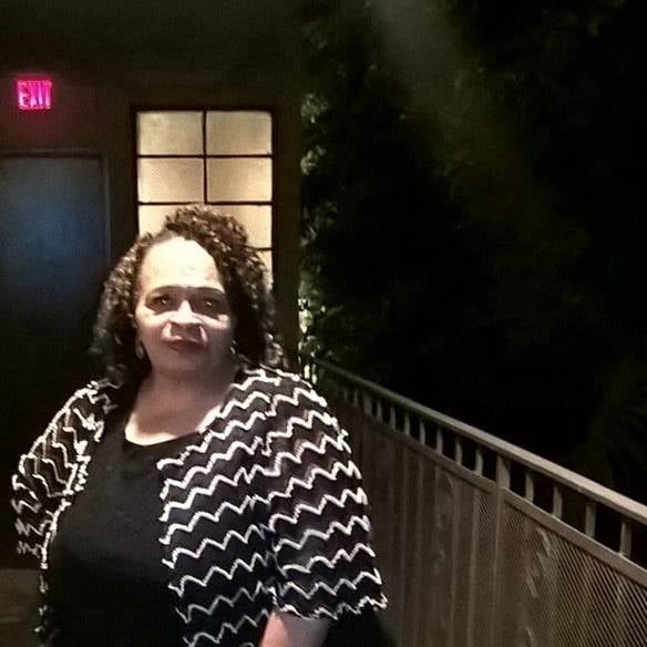 Dee J.'s profile image