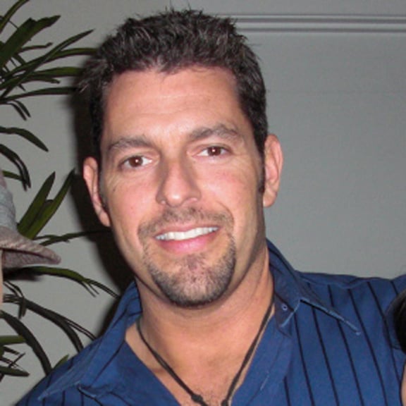 Lou L.'s profile image