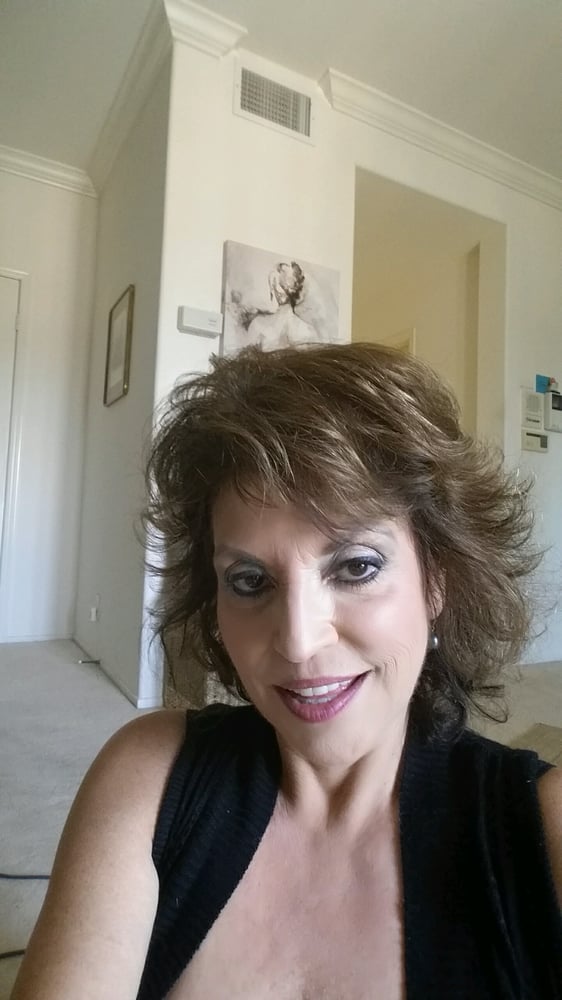 MaryCarmen J.'s profile image