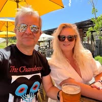 Karen Ekins's profile image