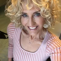 Leeanne Reeves's profile image