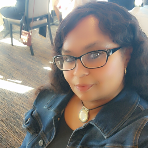 Veronica F's profile image