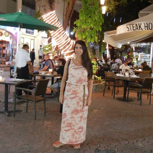 Laura's profile image