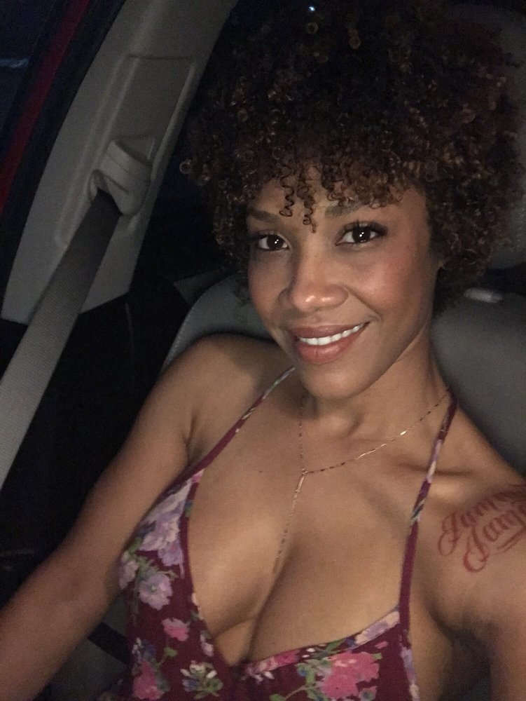 Ebony R.'s profile image