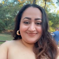 Julie Llanos's profile image