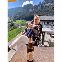 Katie Menhennet's profile image