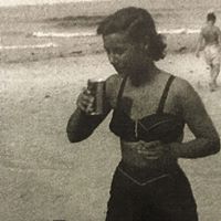 Hilary Wills's profile image
